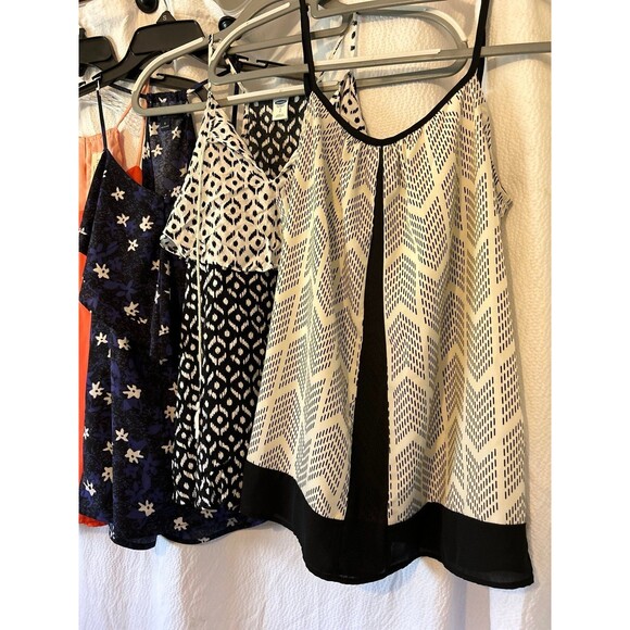 Women’s tank top bundle size small - Picture 8 of 12